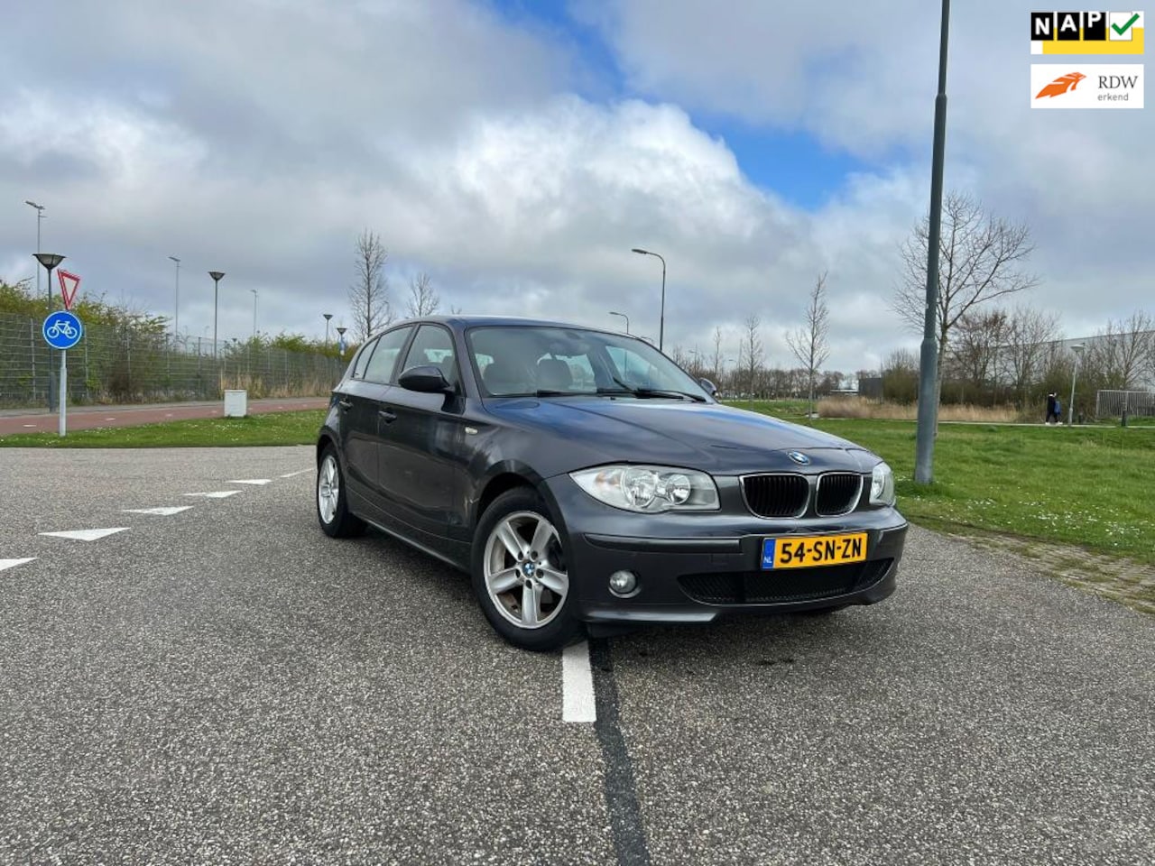 BMW 1-serie - 116i Business Line half leer, clima , - AutoWereld.nl