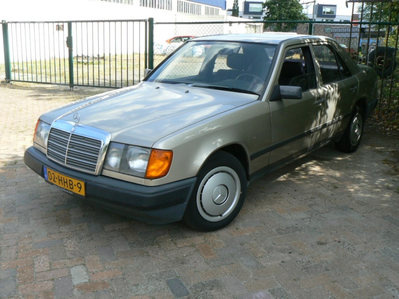 Mercedes-Benz 200-serie - (w124) APK tm 13-04-2028 230 E - AutoWereld.nl