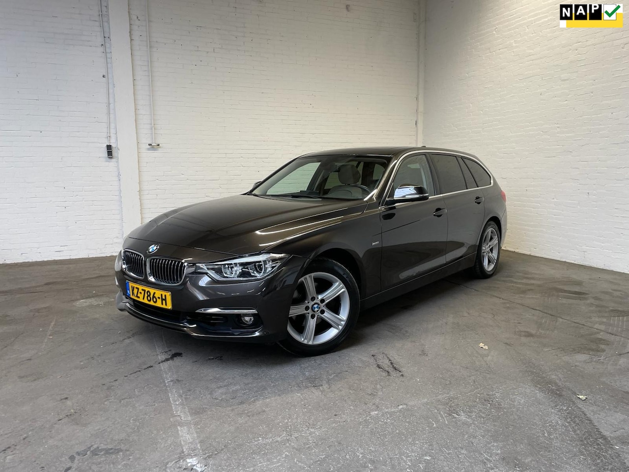 BMW 3-serie Touring - 320i Centennial High Executive Pano|Groot navi|NAP - AutoWereld.nl