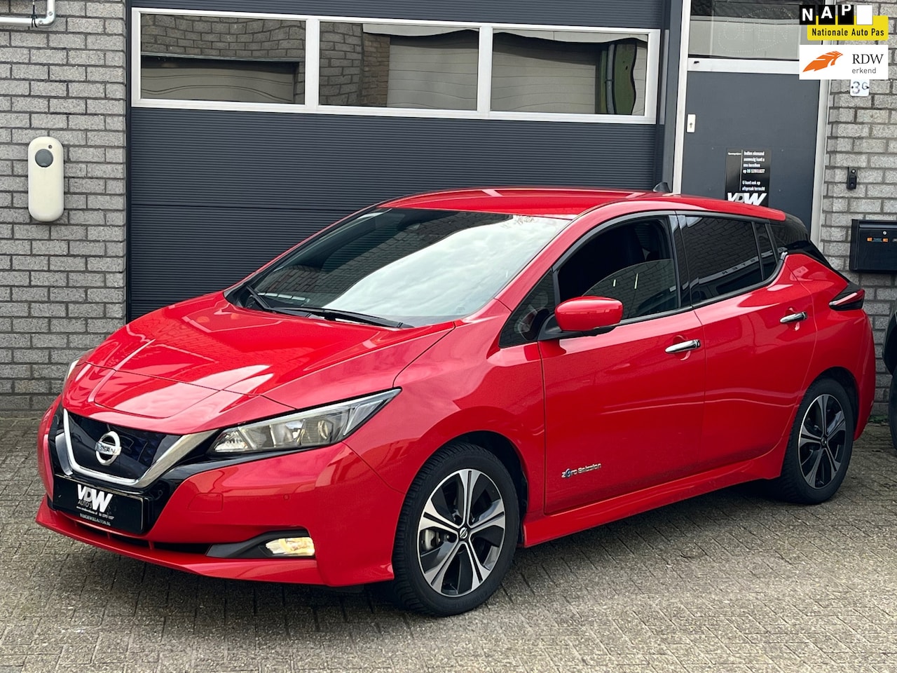 Nissan LEAF - N-Connecta 40 kWh 1 ste eigenaar 360 camera 2000,- subsidie - AutoWereld.nl