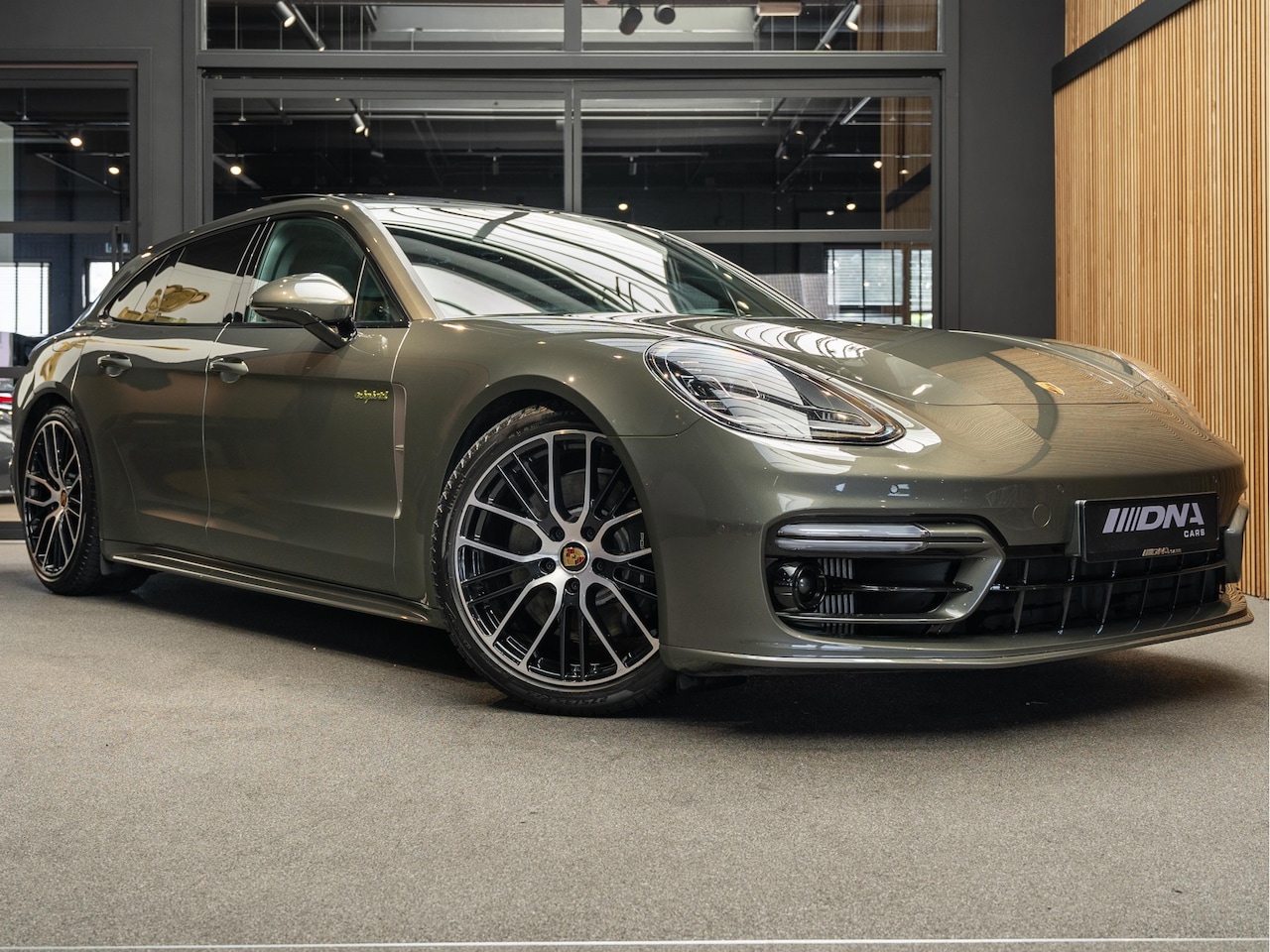 Porsche Panamera Sport Turismo - Sport Turismo E-Hybrid Sport Design 2.9 4 E-Hybrid - AutoWereld.nl