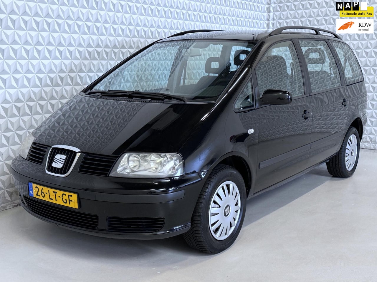 Seat Alhambra - 2.0 AUTOMAAT Clima+Cruise 7-Persoons (2003) - AutoWereld.nl