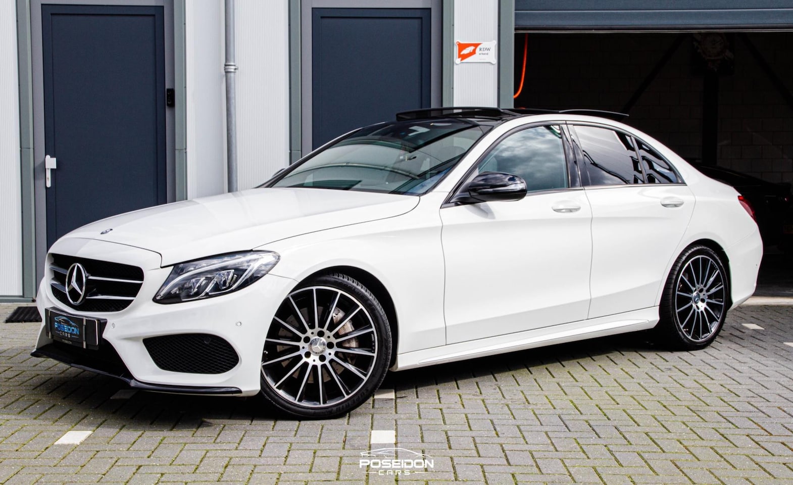 Mercedes-Benz C-klasse - C250 AMG PANO | LEER | MEMORY | A.CAMERA | DEALER ONDERHOUDEN | BOMVOLL!! - AutoWereld.nl