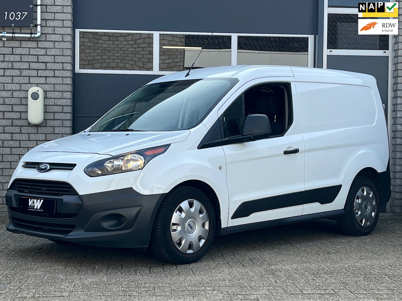 Ford Transit Connect - 1.5 TDCI L1 airco 49288 KM N.A.P. eerste eigenaar - AutoWereld.nl