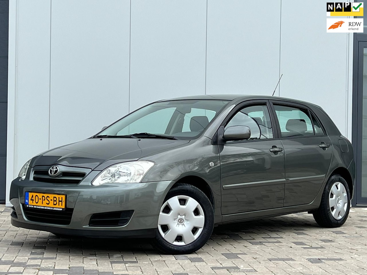 Toyota Corolla - 1.4 D-4D Terra MMT AUTOMAAT AIRCO IN PERFECT STAAT - AutoWereld.nl