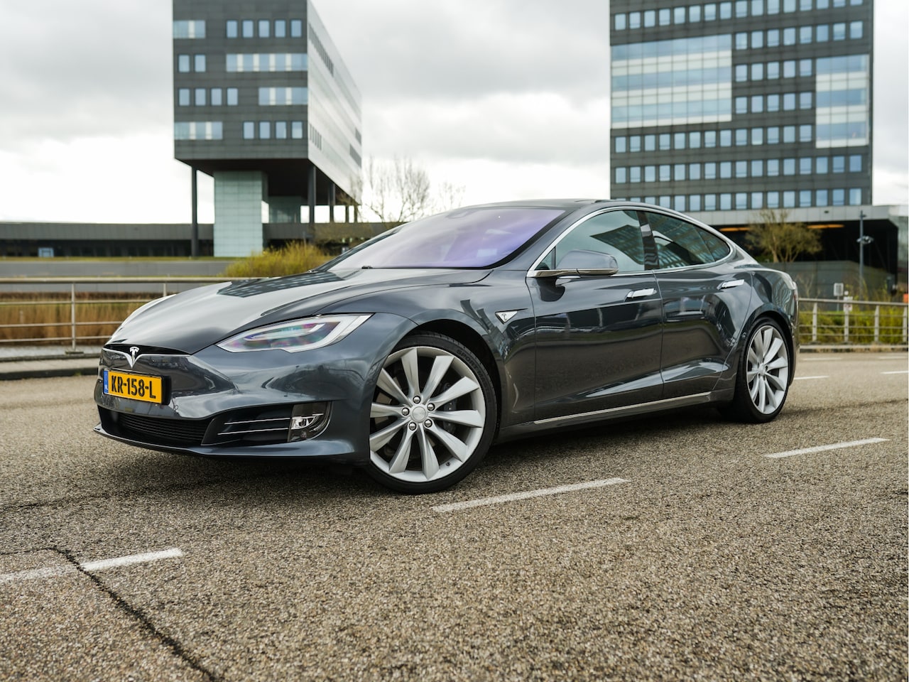 Tesla Model S - 90D Base l Schuifdak l Leder l Luchtvering l 21" - AutoWereld.nl