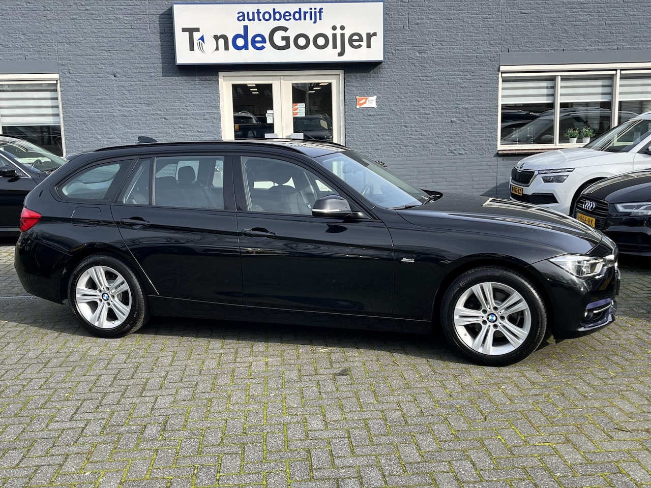 BMW 3-serie Touring - 318i Aut. Sport Line Executive | GROOT NAV. | EL. TREKHAAK | STOELVERW. | - AutoWereld.nl