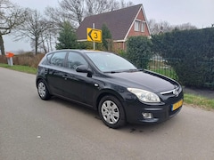 Hyundai i30 - 1.6i Dynamic