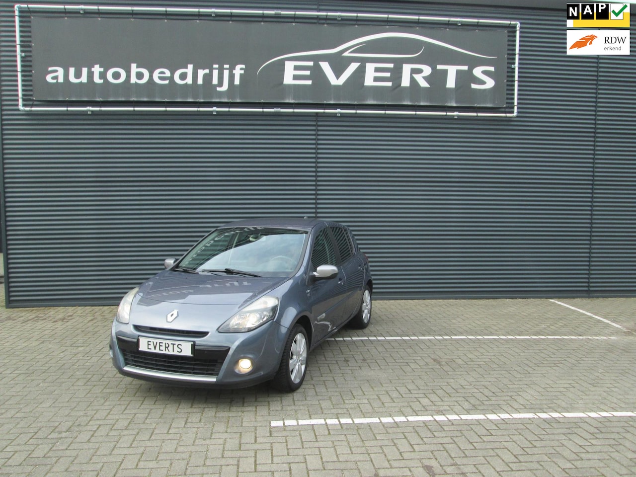 Renault Clio - 1.6 Night & Day automaat zeer goed onderhouden met boekjes mooie complete auto day en nigh - AutoWereld.nl