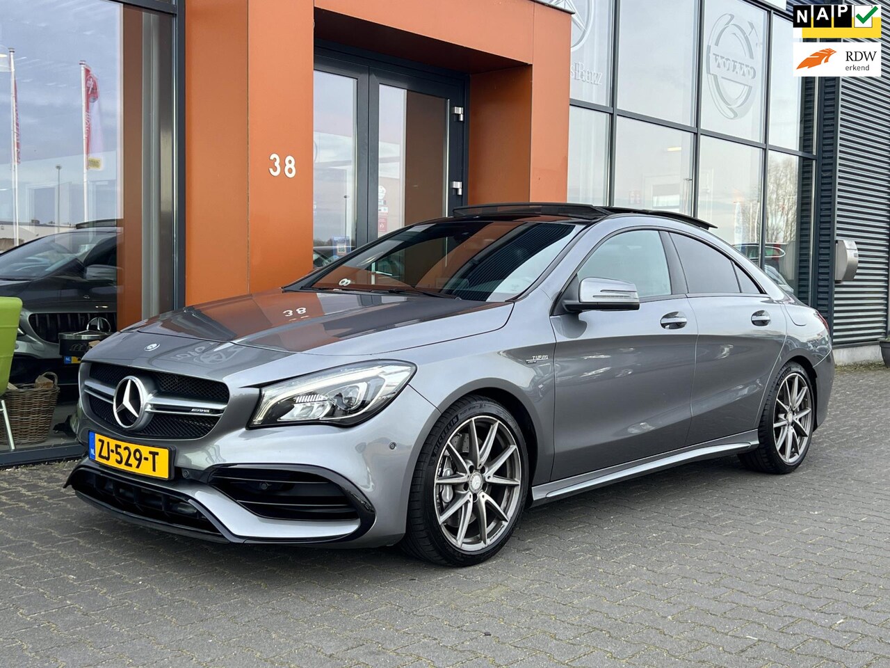 Mercedes-Benz CLA-Klasse - AMG45 4MATIC 381PK|Panodak|CAM|PDC - AutoWereld.nl