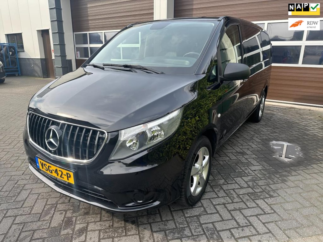 Mercedes-Benz Vito - 114 CDI Lang Dubbele Cabine Automaat Navigatie Achteruitrijcamera Cruisecontrole Trekhaak - AutoWereld.nl