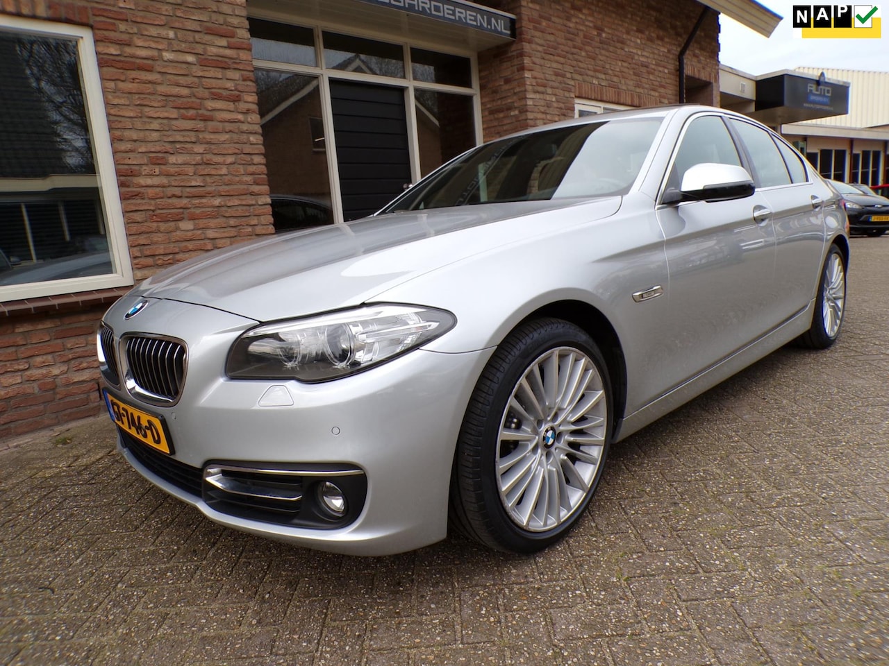 BMW 5-serie - 520i Automaat / Leder / Navi / Schuifdak - AutoWereld.nl