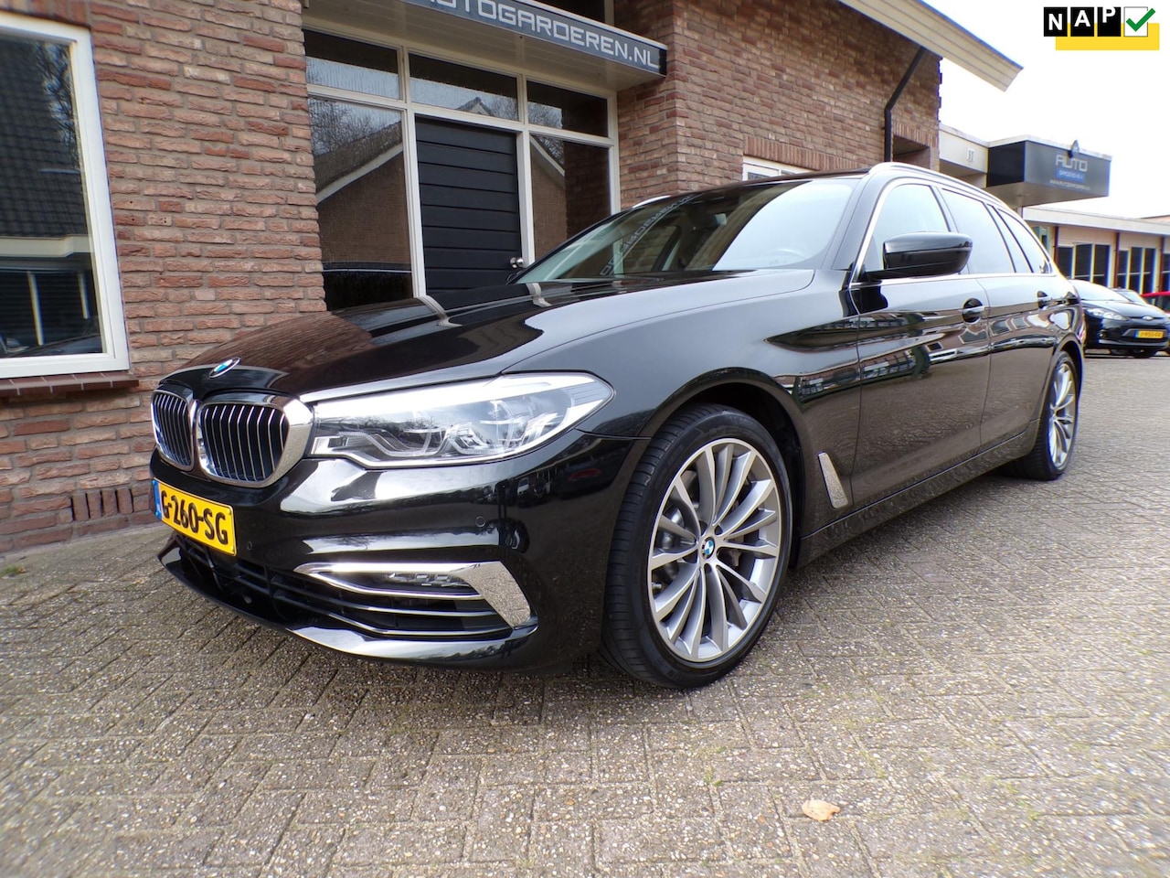 BMW 5-serie Touring - 530i High Executive Automaat / Leder / Navi / Panoramadak / Head Up - AutoWereld.nl