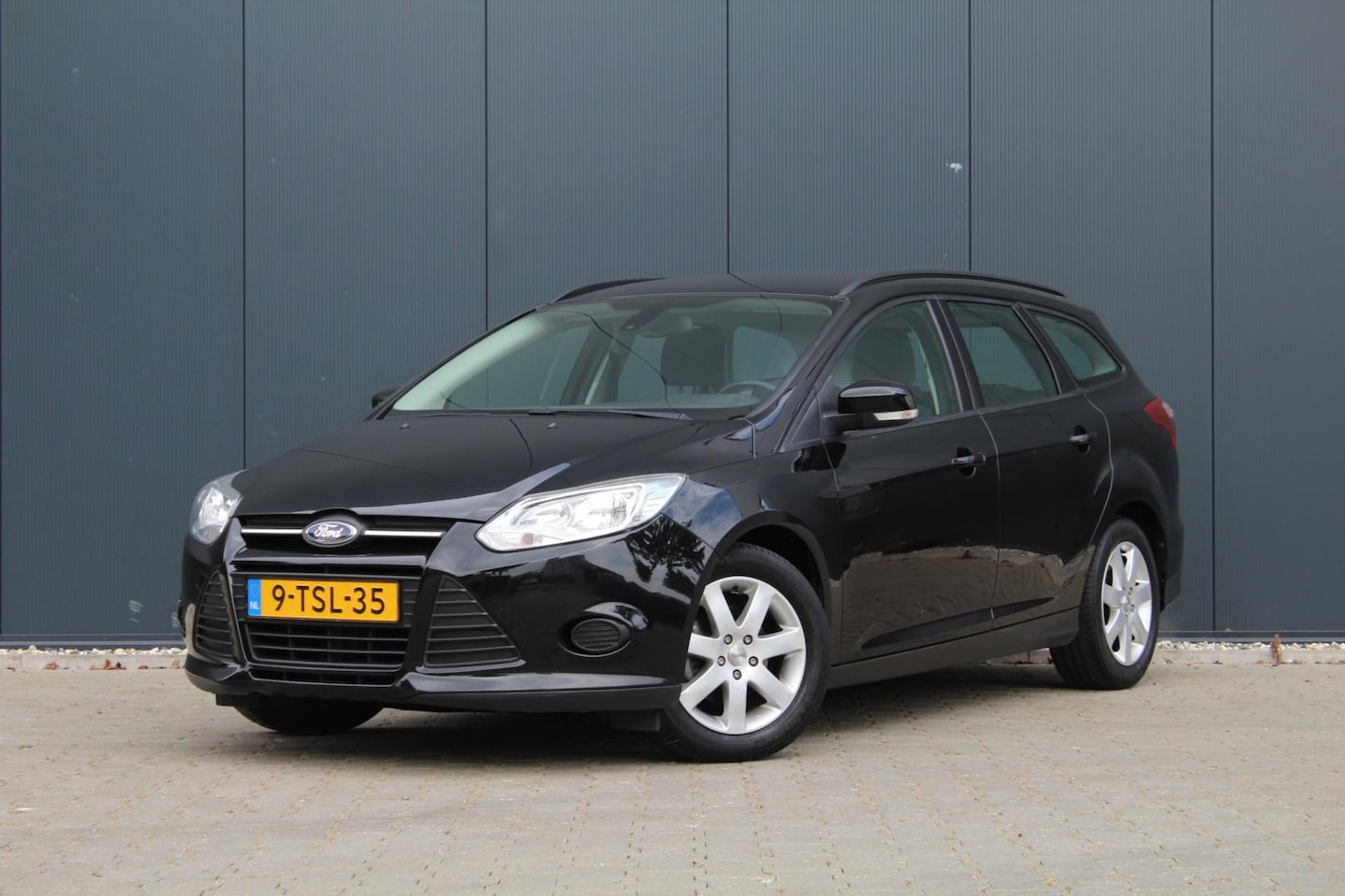 Ford Focus Wagon - 1.0 EcoBoost Edition | Navigatie | Cruise control | Airco | PDC | Trekhaak | NAP | APK | - AutoWereld.nl