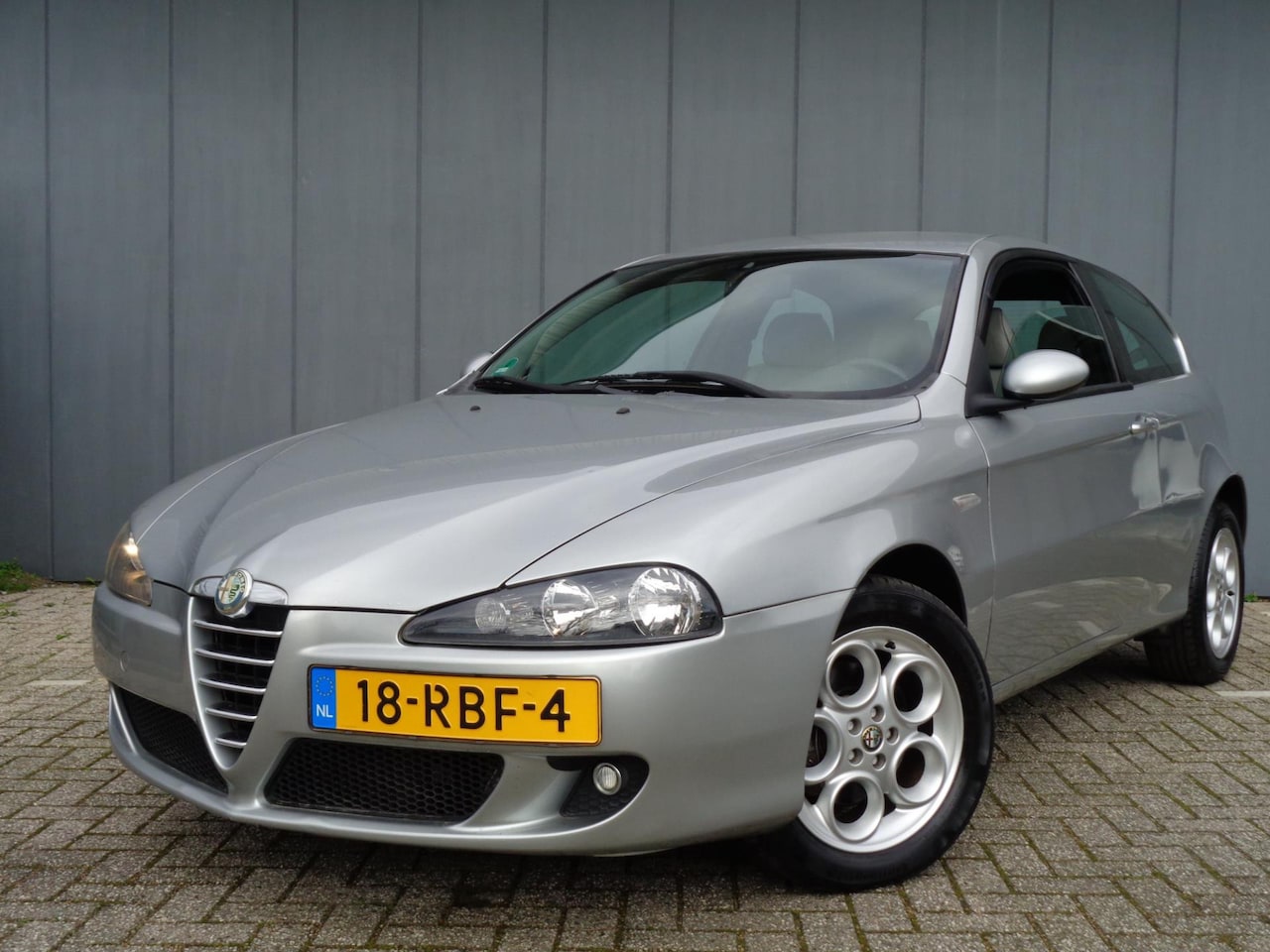 Alfa Romeo 147 - 1.6 T16V Spark Distinctive Unieke Staat - AutoWereld.nl