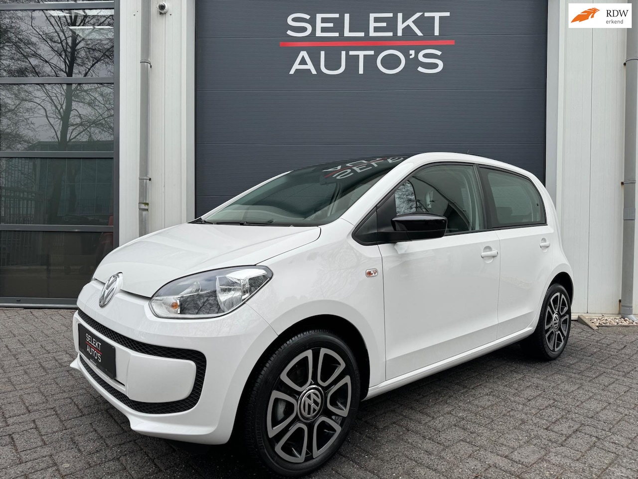 Volkswagen Up! - 1.0 High Up! BlueMotion 75 Pk Panoramadak/Airco/Navigatie/Bluetooth/16 Inch/Elektrische Ra - AutoWereld.nl