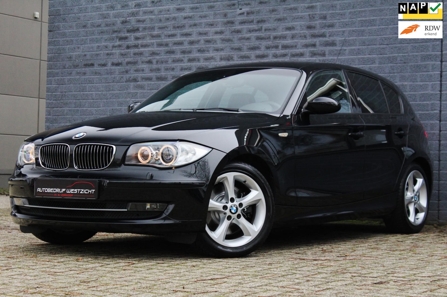 BMW 1-serie - 130i High Executive 3.0 265pk LCI Handbak, Leder - AutoWereld.nl