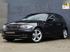 BMW 1-serie - 130i High Executive 3.0 265pk LCI Handbak, Leder