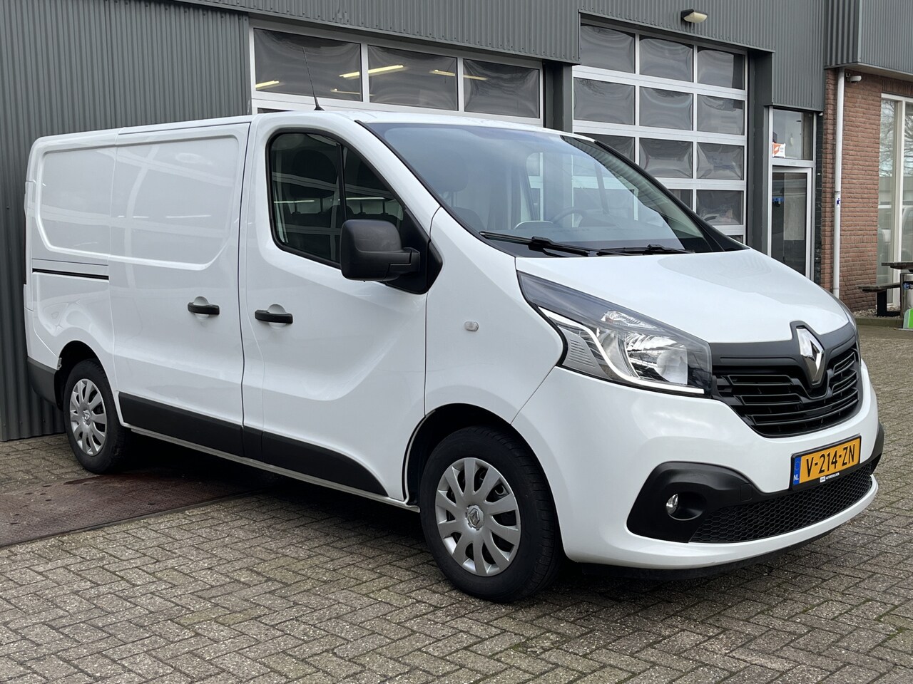 Renault Trafic - 1.6 dCi 126 PK T27 L1H1 BPM vrij Airco Cruise Controle 3 persoons Trekhaak 2500kg Euro 6 D - AutoWereld.nl