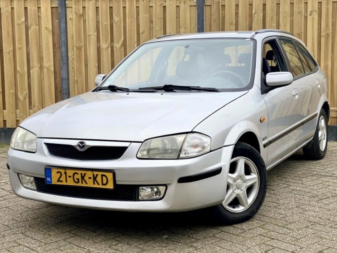 Mazda 323 Fastbreak - 1.5i LS 1.5i LS - AutoWereld.nl