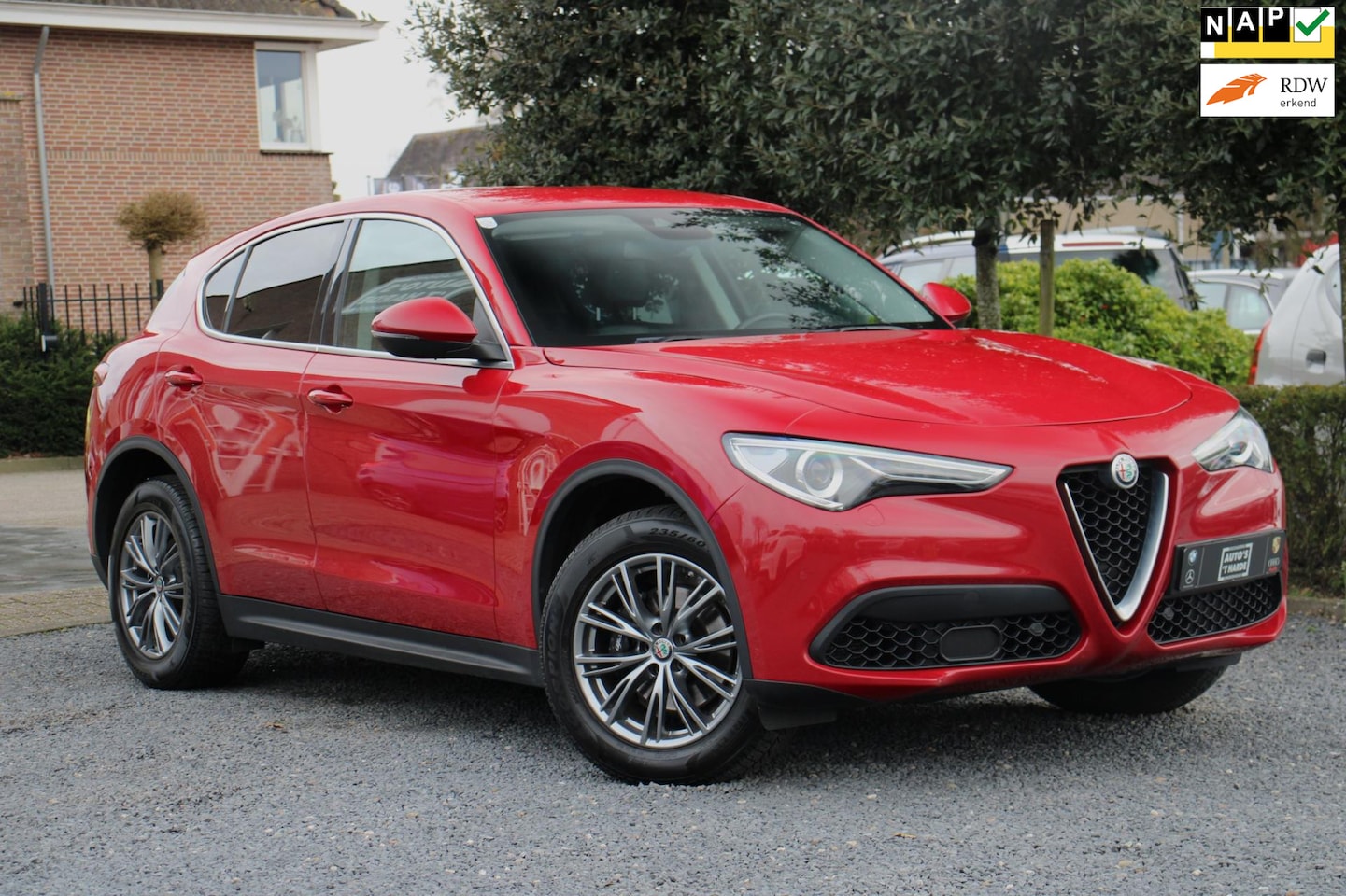 Alfa Romeo Stelvio - 2.0 T AWD 280 PK Aut. Camera Trekhaak Leder 18'' - AutoWereld.nl