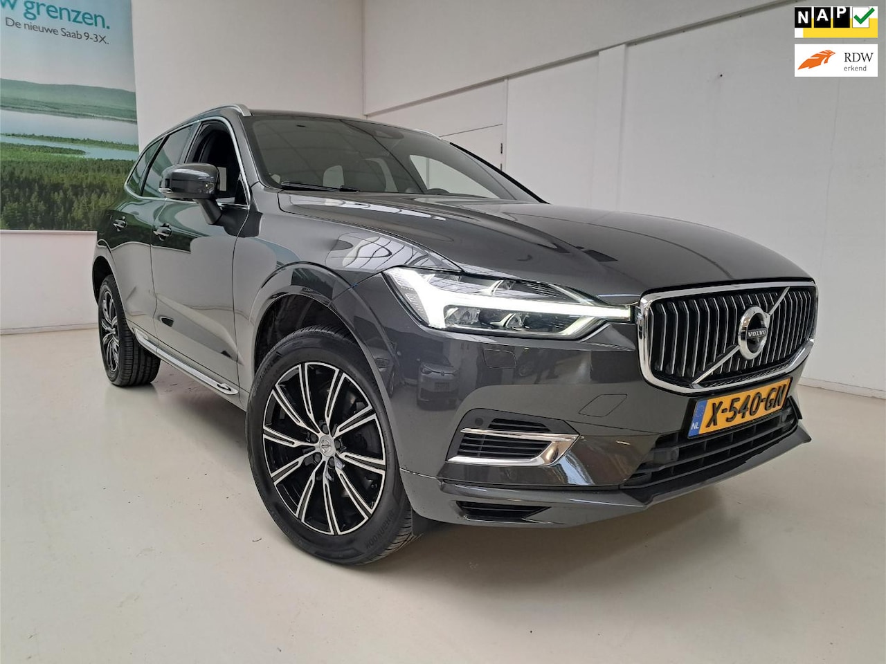 Volvo XC60 - 2.0 T8 Twin Engine AWD Inscription/B&W/pano/camera - AutoWereld.nl