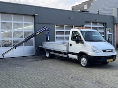 Iveco Daily - 40C15 410 Airco Cruise controle Laadkraan Trekhaak 3500kg trekgewicht 3-Persoons Werkverli