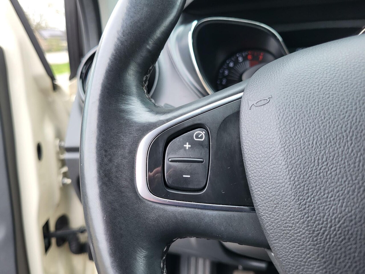 Renault Captur - 0.9 TCe Dynamique Achteruitrijcamera/ private glass/ trekhaak/ navigatie