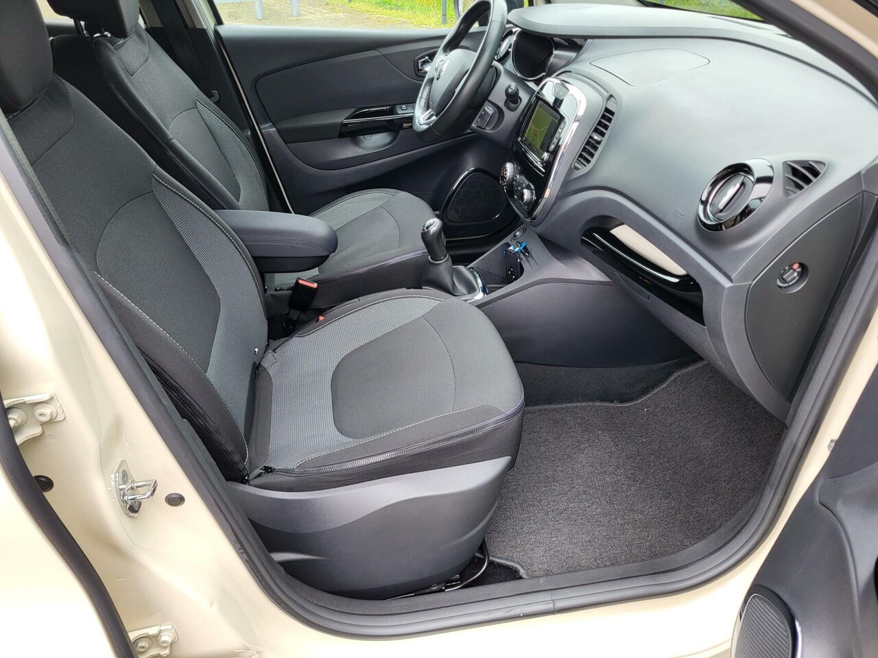 Renault Captur - 0.9 TCe Dynamique Achteruitrijcamera/ private glass/ trekhaak/ navigatie