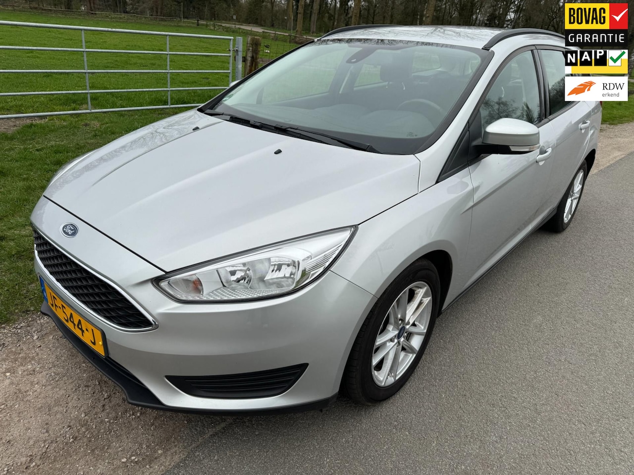 Ford Focus Wagon - 1.0 Trend keurig onderhouden met navigatie - AutoWereld.nl