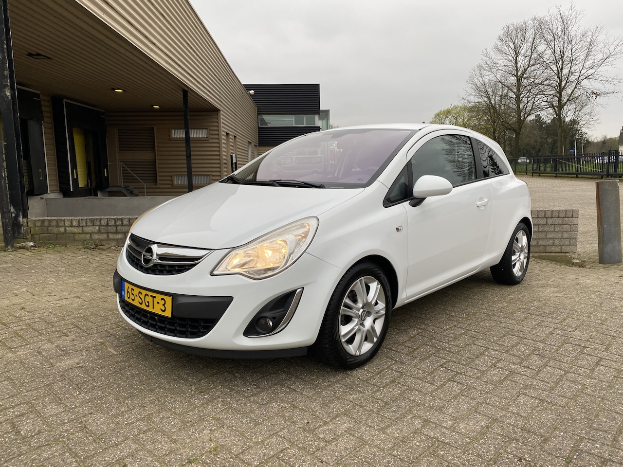 Opel Corsa - 1.2 EcoFlex Cosmo LPG G3 [ fm navi,ecc,cruise,lmv,pdc,trekhaak ] - AutoWereld.nl