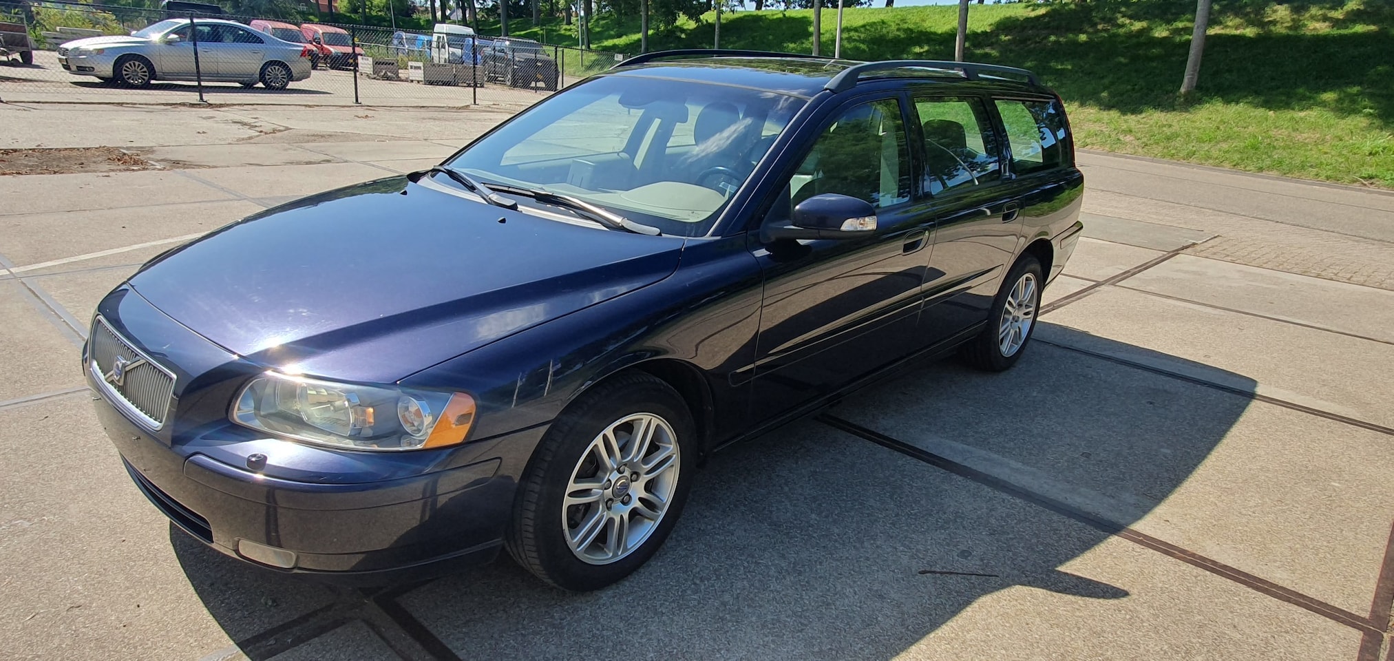 Volvo V70 - 2.4D Summum Navi,Trekhaak,PDC,open dak - AutoWereld.nl