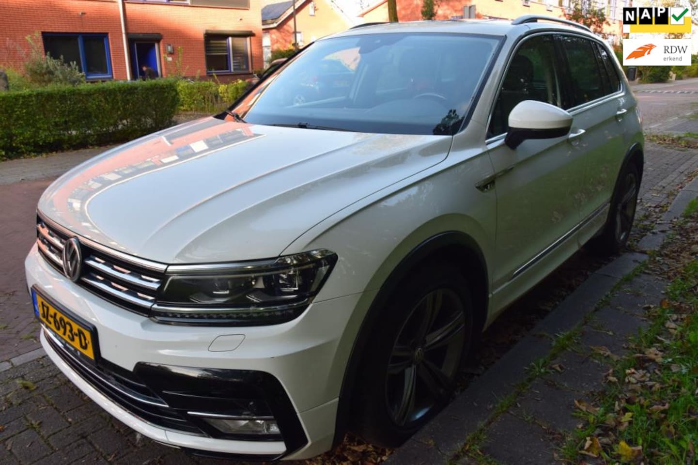 Volkswagen Tiguan - 1.4 TSI ACT Connected Series hele mooie tiguan pano,automaat,met leuke opties,R-LINE wordt - AutoWereld.nl