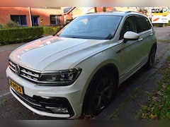 Volkswagen Tiguan - 1.4 TSI ACT Connected Series hele mooie tiguan pano, automaat, met leuke opties, R-LINE wo