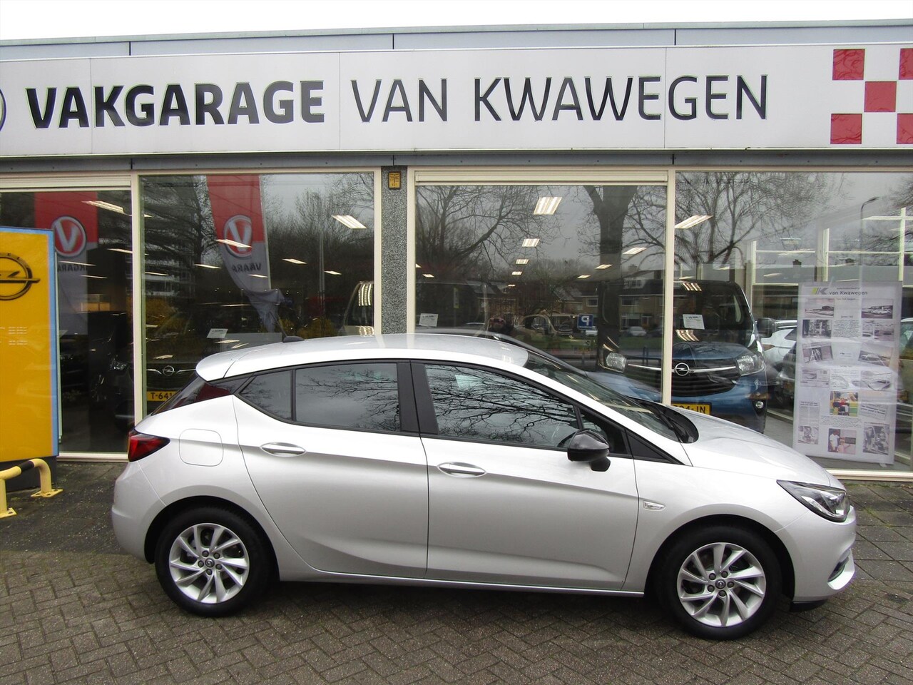 Opel Astra - 1.2 BUSINESS 110 PK NAVIGATIE BLUETOOTH - AutoWereld.nl