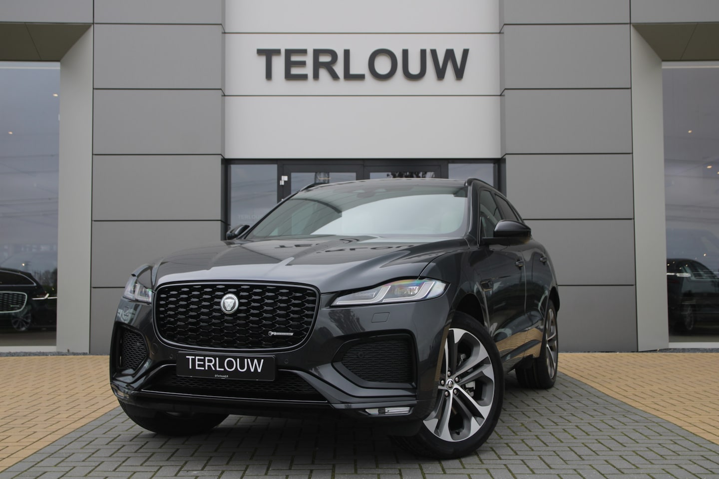 Jaguar F-Pace - 2.0 P400e PHEV R-Dynamic S 2.0 P400e PHEV R-Dynamic S - AutoWereld.nl