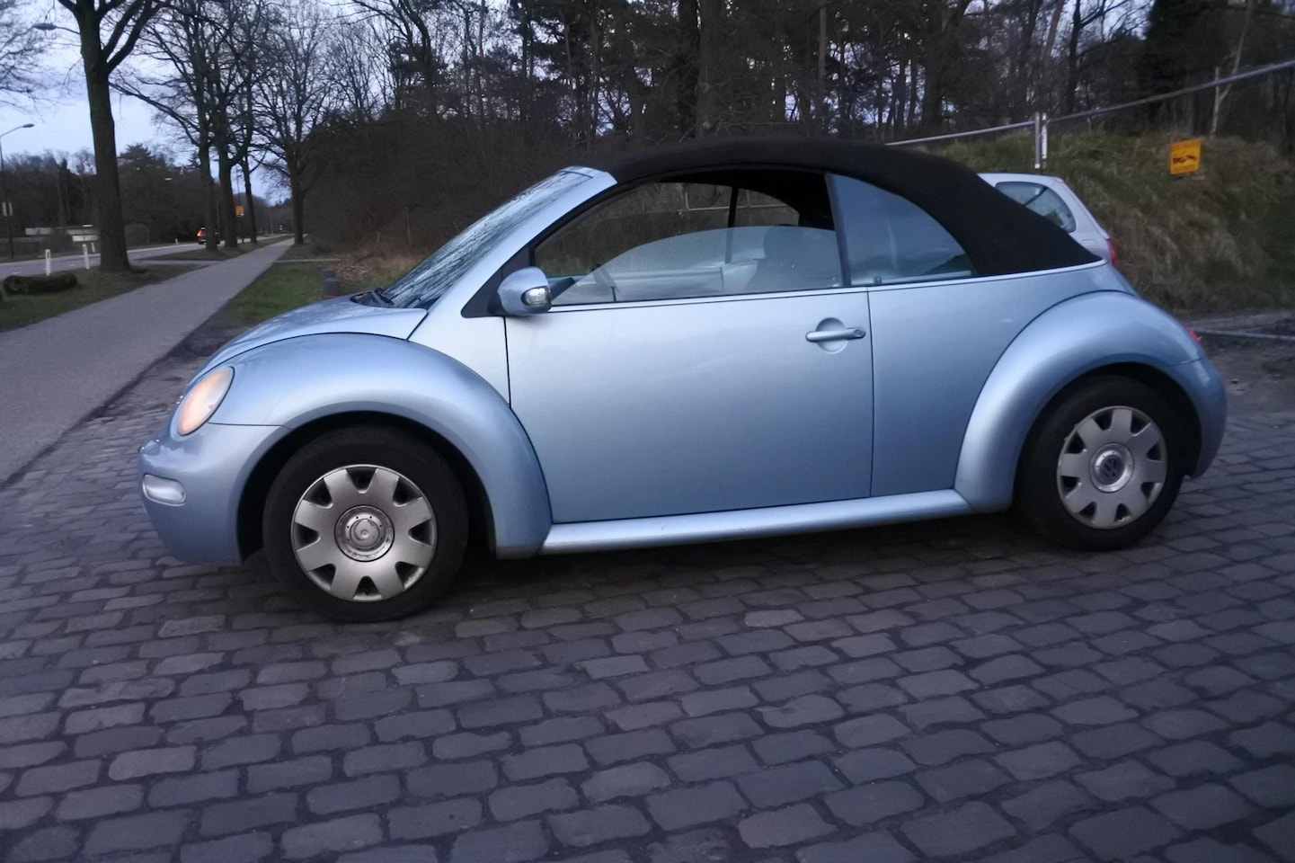 Volkswagen New Beetle Cabriolet - 1.4 apk tot 28-10-2024 - AutoWereld.nl