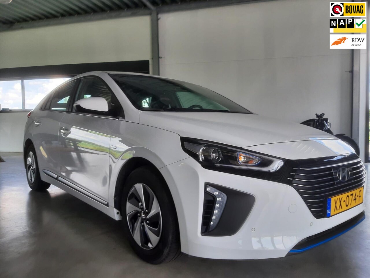 Hyundai IONIQ - 1.6 GDi Comfort Camera,Pdc en Navigatie ! - AutoWereld.nl