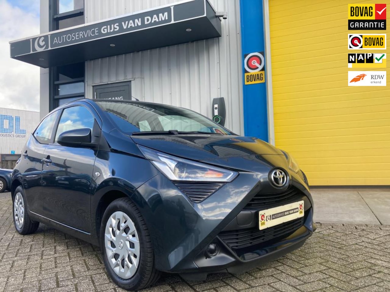 Toyota Aygo - 1.0 VVT-i x-play limited 1.0 VVT-i x-play limited - AutoWereld.nl