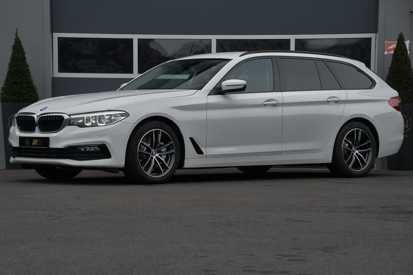 BMW 5-serie Touring - 530i xDrive Executive| Camera | Trekhaak - AutoWereld.nl