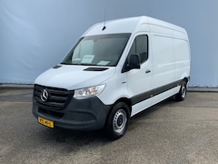 Mercedes-Benz eSprinter - eSprinter L2H2 55 kWh Elektriciteit Airco 3 Zits Opstapbalk nieuw en ongebruikt 106 km Mil