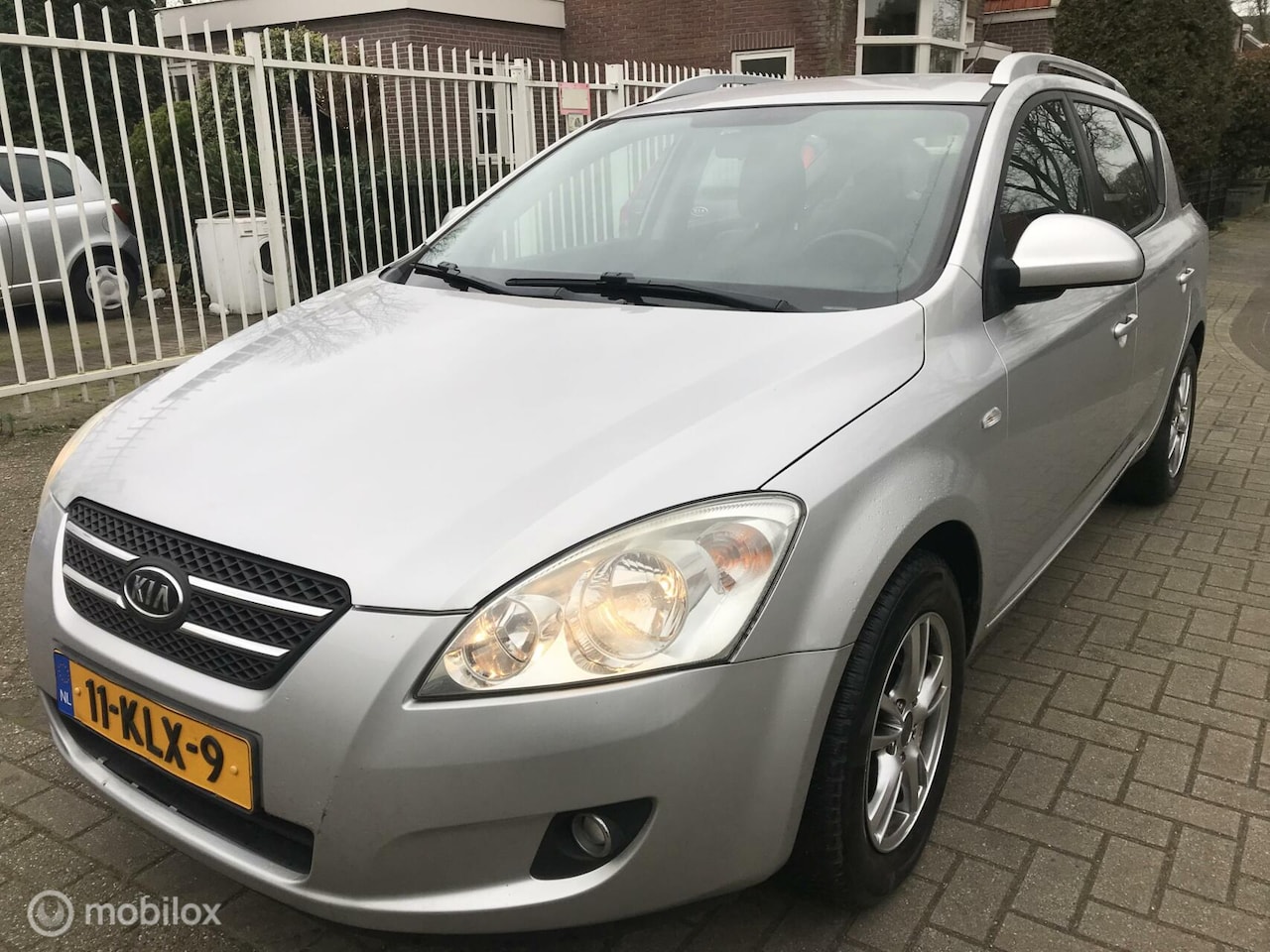 Kia Cee'd Sporty Wagon - 1.6 CVVT X-ecutive 1.6 CVVT X-ecutive - AutoWereld.nl