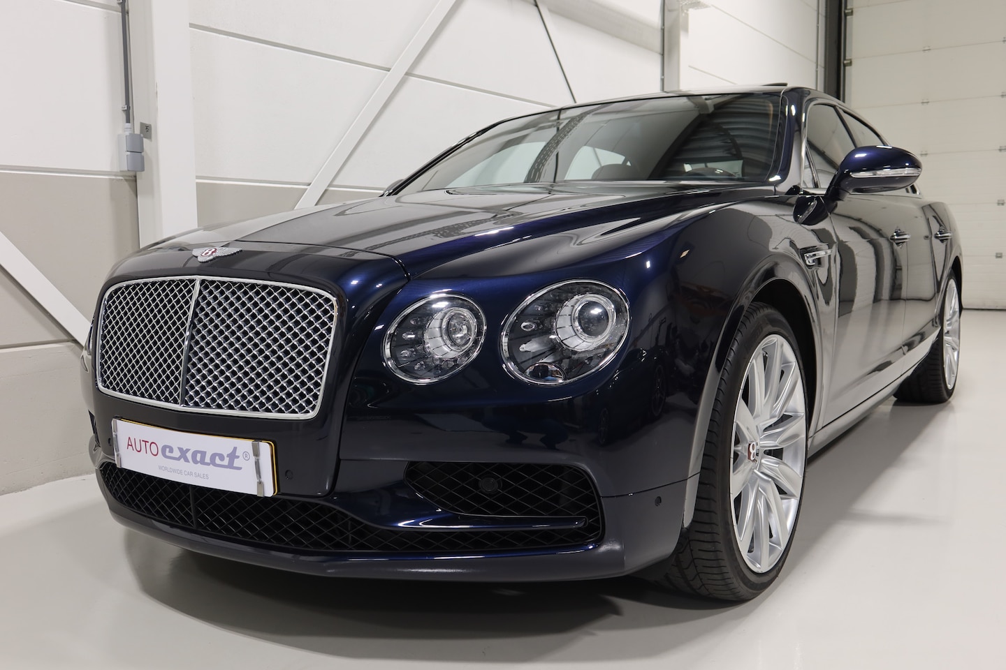 Bentley Flying Spur - 4.0 V8 S org. NL eerste eigenaar - AutoWereld.nl