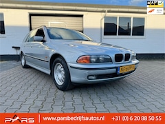 BMW 5-serie Touring - 523i 170PK Youngtimer 7 persoons Automaat Airco Cruise Control Elk. Ramen trekhaak