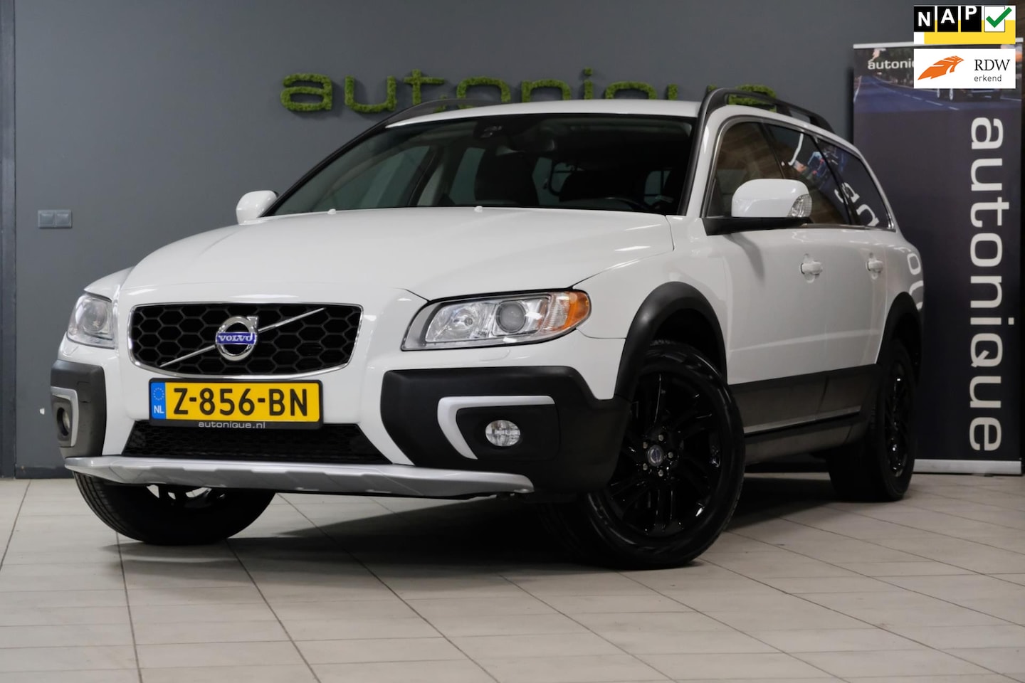 Volvo XC70 - 2.4 D4 Polar+ 4WD |Slechts 154.382km| Navigatie/Automaat/Xenon - AutoWereld.nl