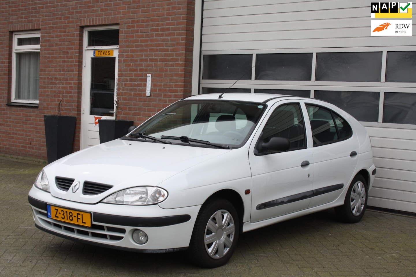 Renault Mégane - 1.4e RN 46609KM!!! zeer nette auto stuurbekrachtiging,4 deurs - AutoWereld.nl