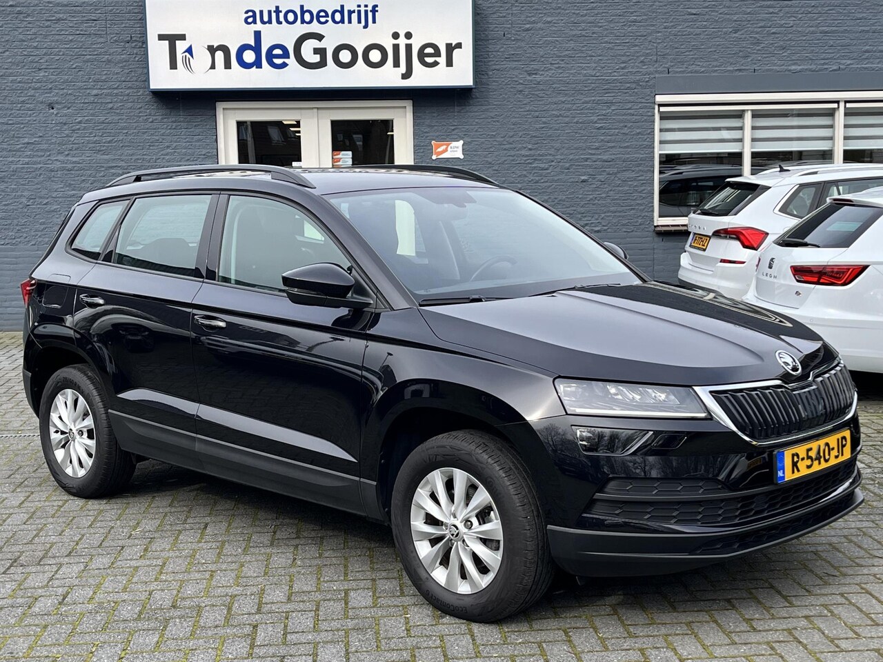 Skoda Karoq - 1.0 TSi Ambition Plus | 5 JAAR FABRIEKSGARANTIE!! | EL. TREKHAAK | - AutoWereld.nl