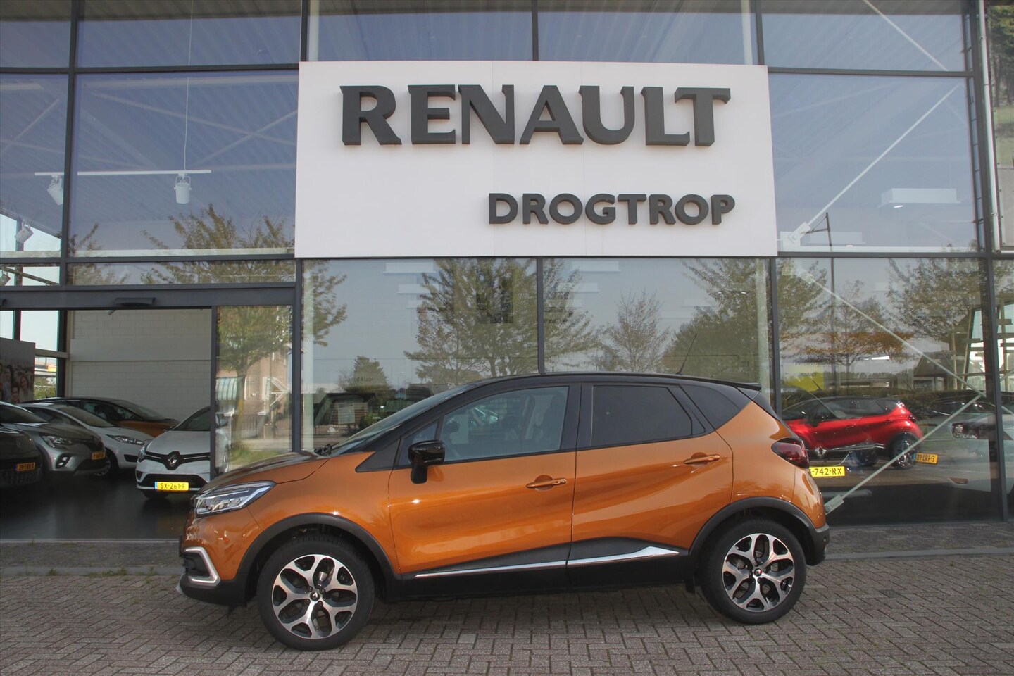 Renault Captur - 90PK-INTENS-30DKM-NAVI-CLIMA-CAMERA-LMV-PDC- - AutoWereld.nl