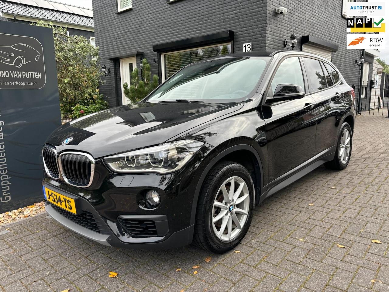 BMW X1 - SDrive18i Centennial Executive /Navi /Stoelverwarming - AutoWereld.nl