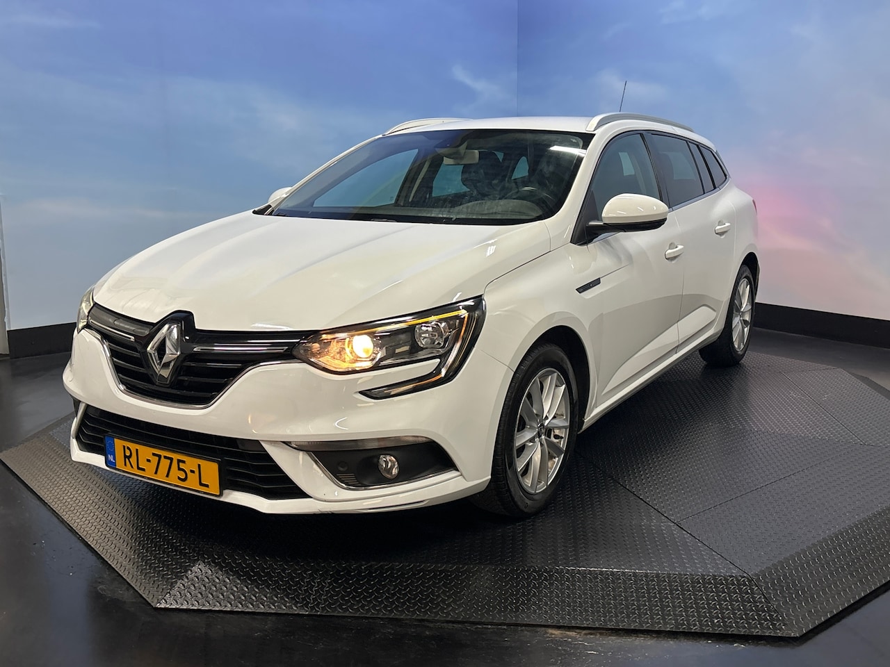 Renault Mégane Estate - 1.5 dCi Eco2 Airco | Cruise | Navi | PDC | Trekhaak - AutoWereld.nl